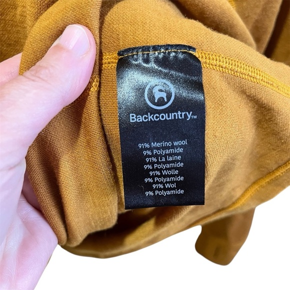 Backcountry Men's 1/2 Zip-Up Merino Wool Base LayerSweater in Mustard XL - Picture 3 of 11